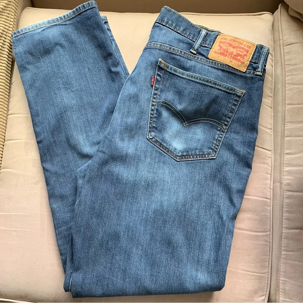 LEVIS.‎ Jeans, five pockets. Fraying on hem, and distressed W38/L34. Zipp…